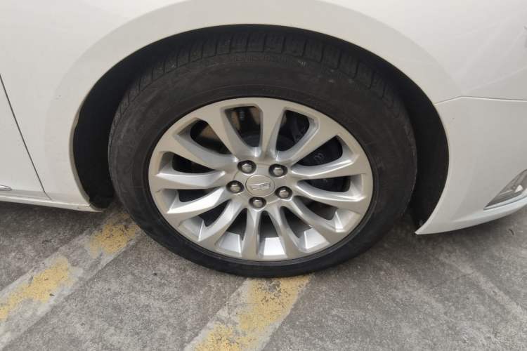 Used Cadillac XTS 2018 28T Elite Edition Right Front Wheel Hub