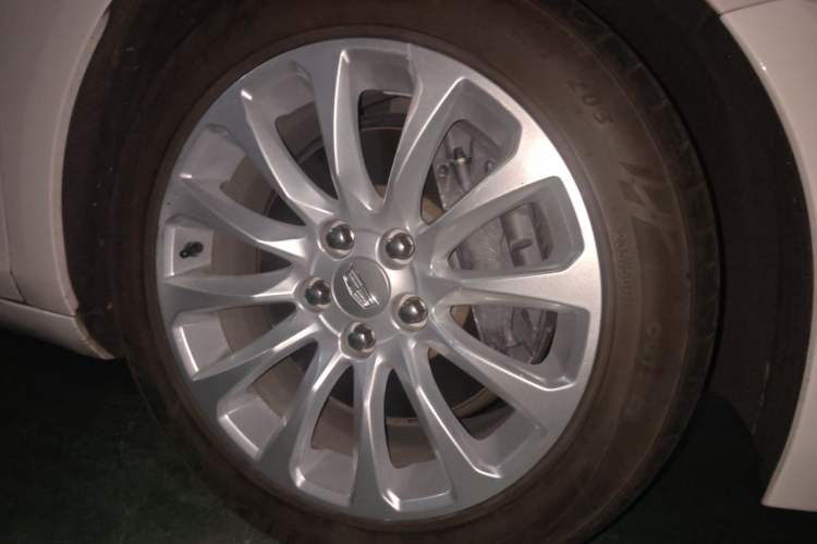 Used Cadillac XTS 2018 28T Tech Edition Right Front Wheel Hub