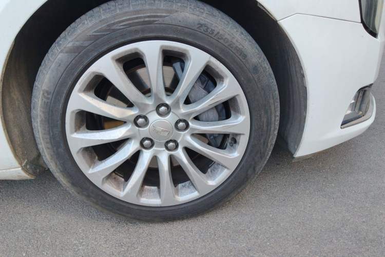 Used Cadillac XTS 2018 28T Elite Edition Right Front Wheel Hub