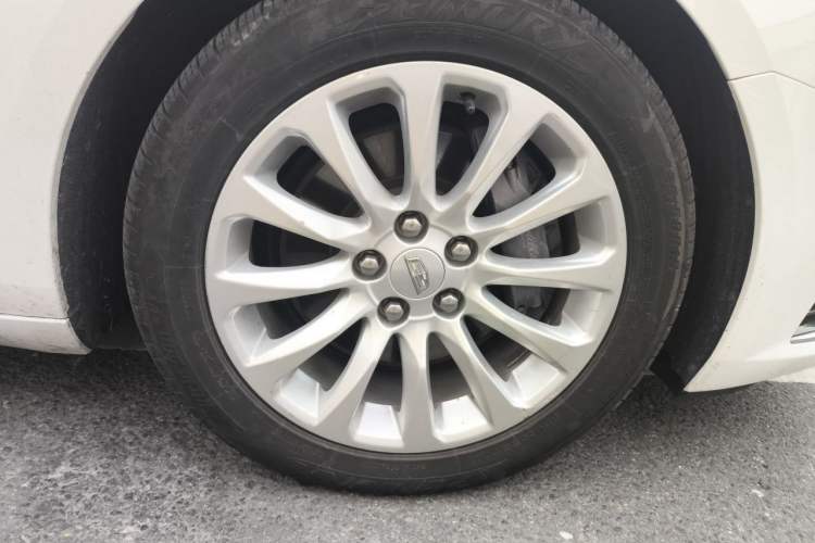 Used Cadillac XTS 2018 28T Tech Edition Right Front Wheel Hub