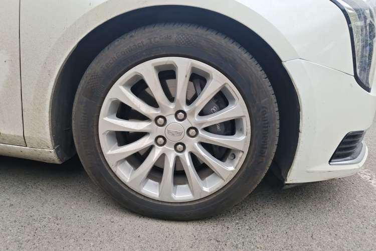 Used Cadillac XTS 2018 28T Tech Edition Right Front Wheel Hub