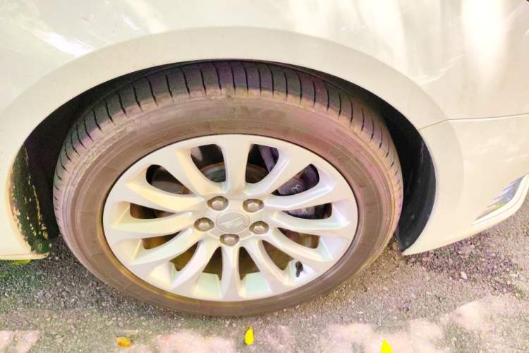 Used Cadillac XTS 2018 28T Tech Edition Right Front Wheel Hub