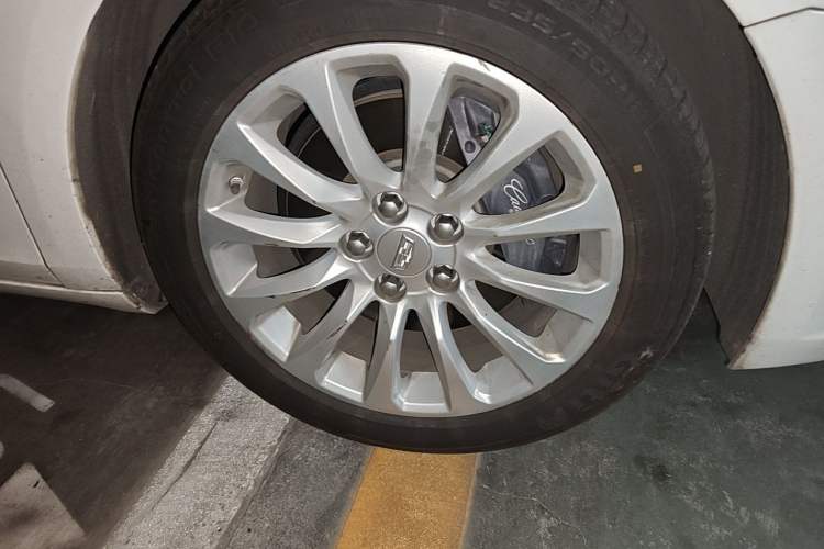 Used Cadillac XTS 2018 28T Tech Edition Right Front Wheel Hub