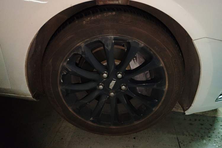 Used Cadillac XTS 2018 28T Tech Edition Right Front Wheel Hub