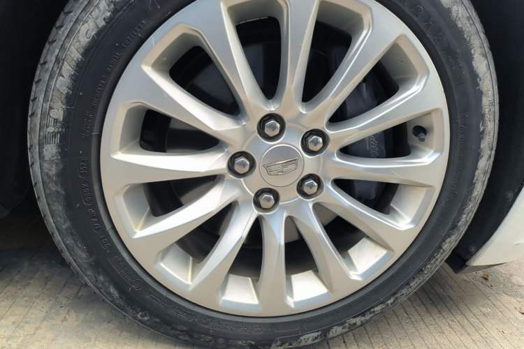 Used Cadillac XTS 2018 28T Tech Edition Right Front Wheel Hub