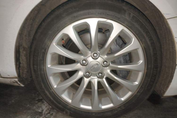 Used Cadillac XTS 2018 28T Luxury Edition Right Front Wheel Hub