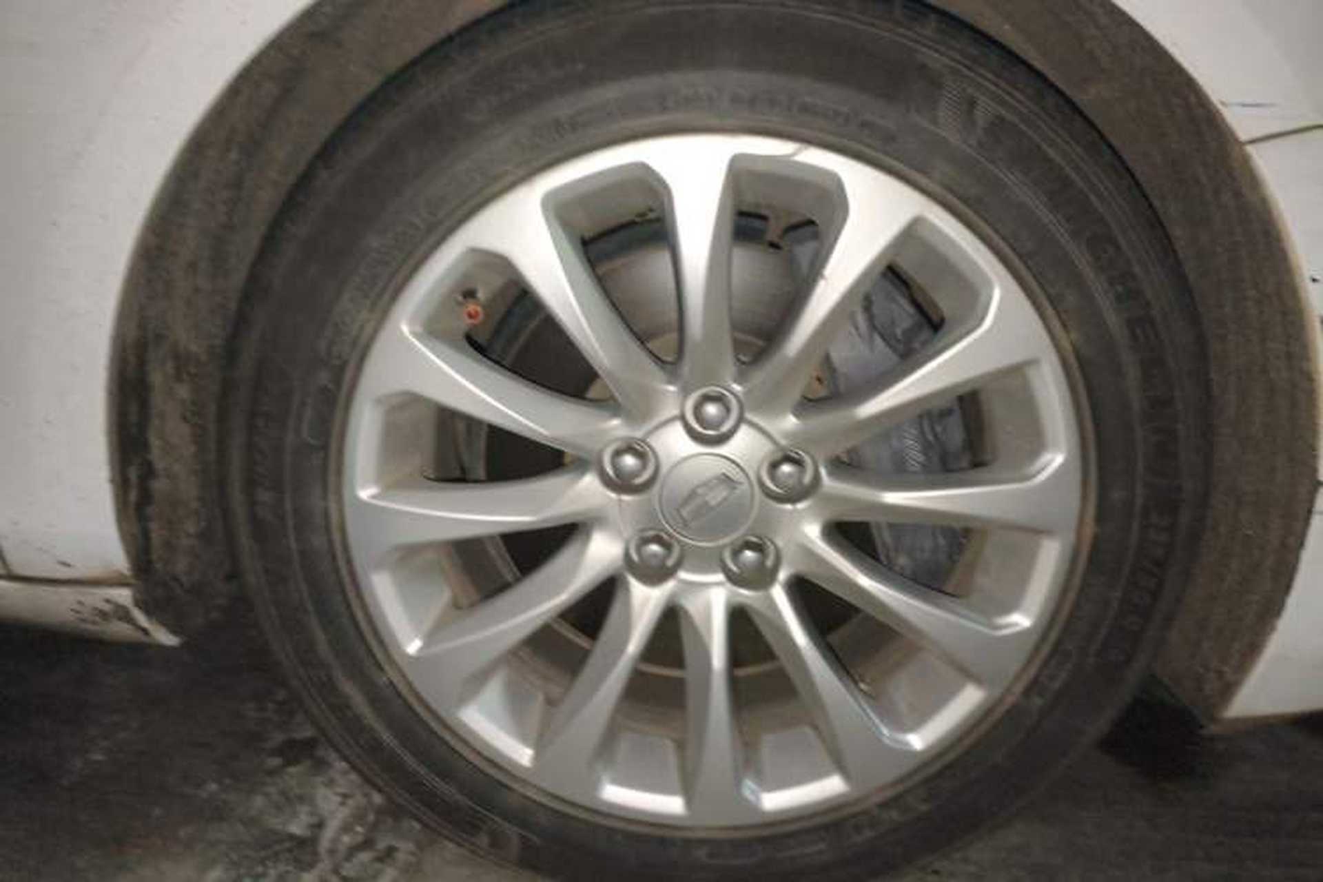 Used Cadillac XTS 2018 28T Luxury Edition Right Front Wheel Hub