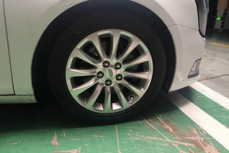 Used Cadillac XTS 2018 28T Elite Edition Right Front Wheel Hub