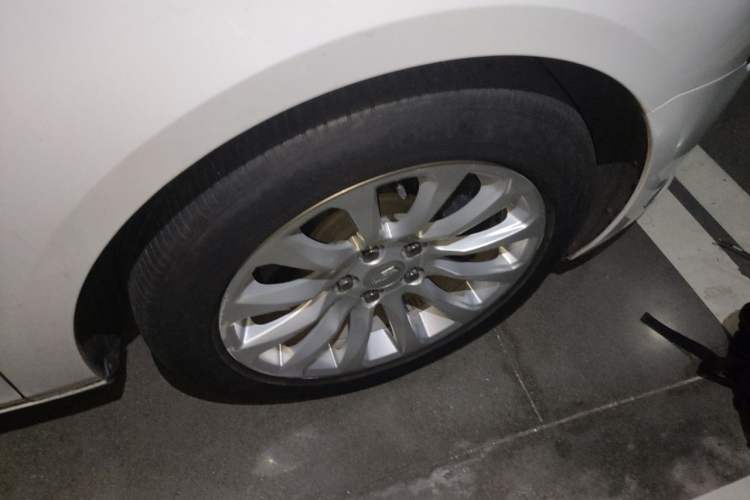 Used Cadillac XTS 2018 28T Tech Edition Right Front Wheel Hub