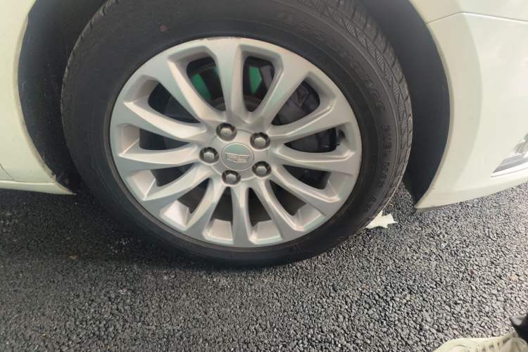 Used Cadillac XTS 2018 28T Elite Edition Right Front Wheel Hub
