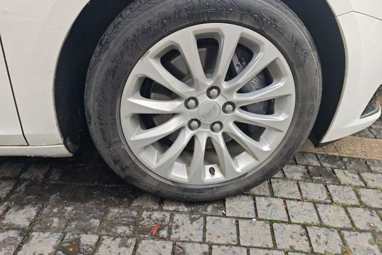 Used Cadillac XTS 2018 28T Tech Edition Right Front Wheel Hub