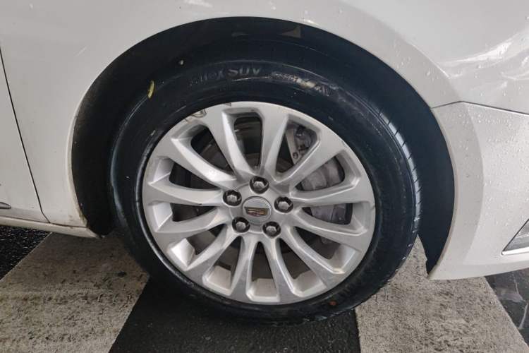 Used Cadillac XTS 2018 28T Elite Edition Right Front Wheel Hub