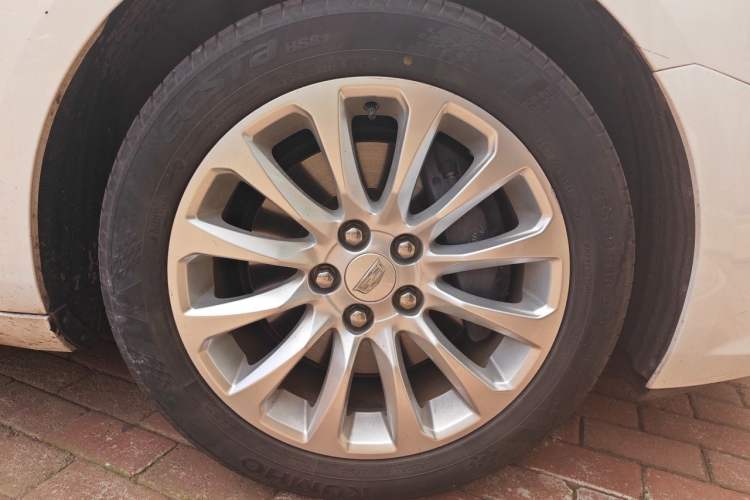 Used Cadillac XTS 2018 28T Elite Edition Right Front Wheel Hub