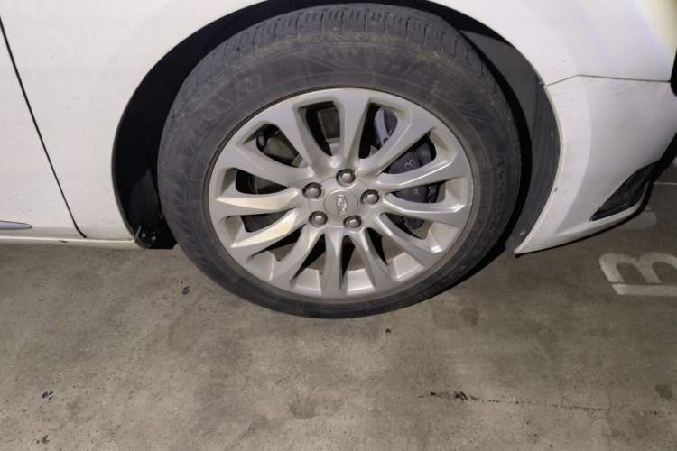Used Cadillac XTS 2018 28T Elite Edition Right Front Wheel Hub