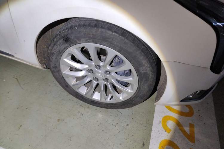 Used Cadillac XTS 2018 28T Elite Edition Right Front Wheel Hub