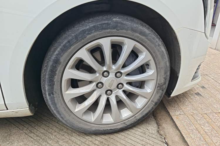 Used Cadillac XTS 2018 28T Elite Edition Right Front Wheel Hub