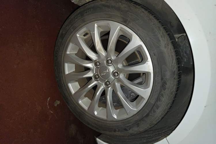 Used Cadillac XTS 2018 28T Tech Edition Right Front Wheel Hub