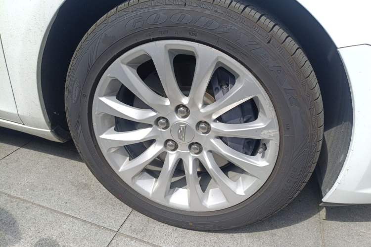 Used Cadillac XTS 2018 28T Tech Edition Right Front Wheel Hub