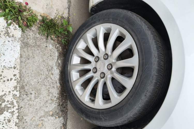 Used Cadillac XTS 2018 28T Elite Edition Right Front Wheel Hub
