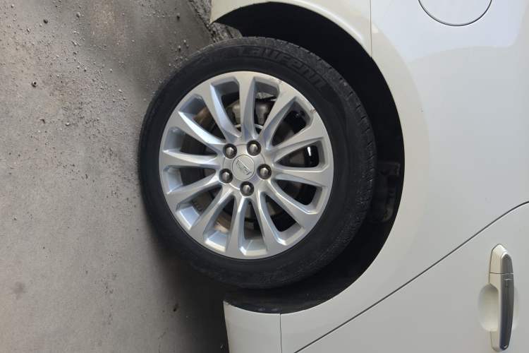 Used Cadillac XTS 2018 28T Tech Edition Right Front Wheel Hub
