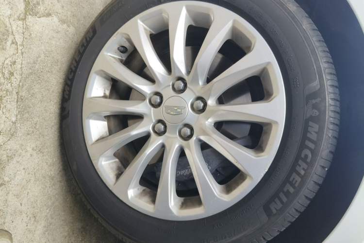 Used Cadillac XTS 2018 28T Tech Edition Right Front Wheel Hub