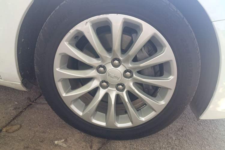 Used Cadillac XTS 2018 28T Tech Edition Right Front Wheel Hub