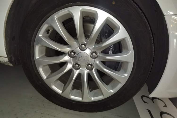 Used Cadillac XTS 2018 28T Elite Edition Right Front Wheel Hub