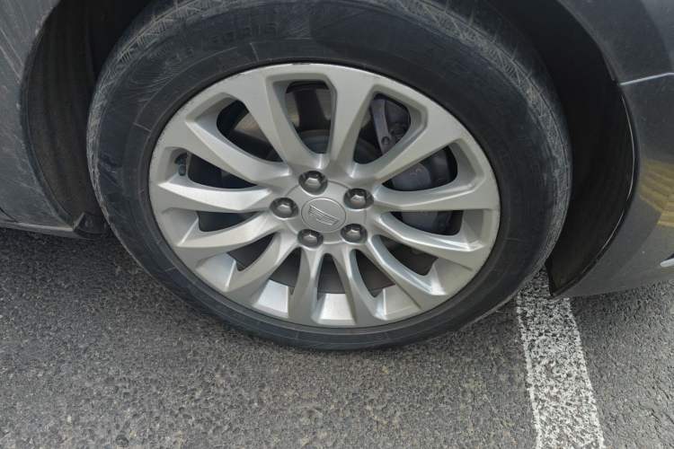 Used Cadillac XTS 2018 28T Tech Edition Right Front Wheel Hub