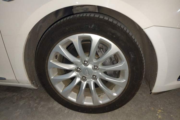 Used Cadillac XTS 2018 28T Tech Edition Right Front Wheel Hub