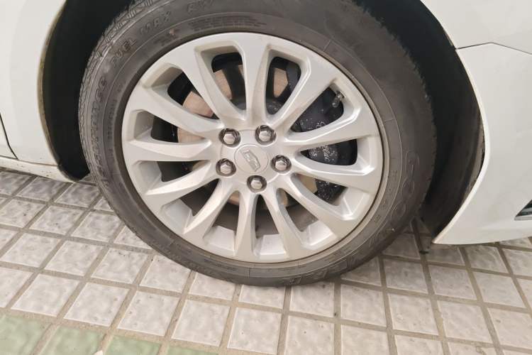 Used Cadillac XTS 2018 28T Tech Edition Right Front Wheel Hub