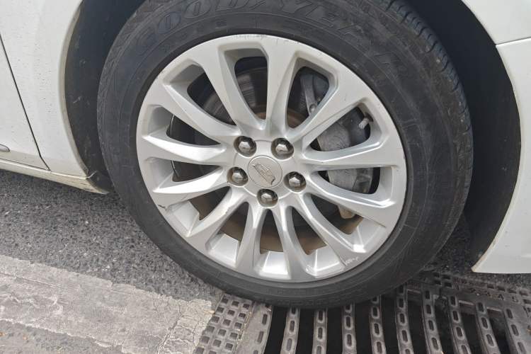 Used Cadillac XTS 2018 28T Elite Edition Right Front Wheel Hub