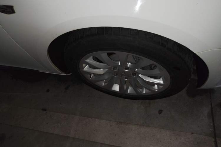Used Cadillac XTS 2018 28T Tech Edition Right Front Wheel Hub