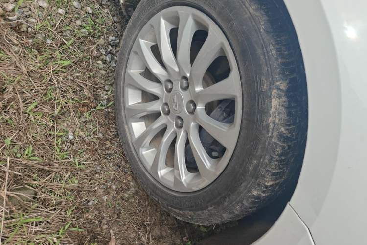 Used Cadillac XTS 2018 28T Elite Edition Right Front Wheel Hub