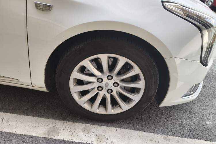Used Cadillac XTS 2018 28T Elite Edition Right Front Wheel Hub