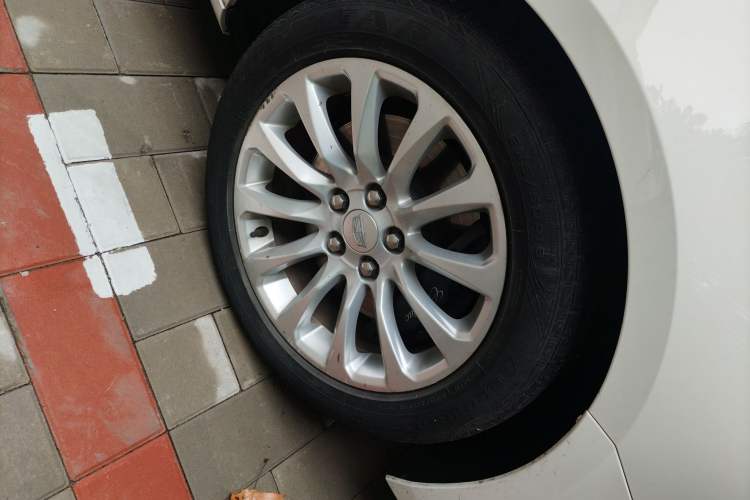 Used Cadillac XTS 2018 28T Elite Edition Right Front Wheel Hub