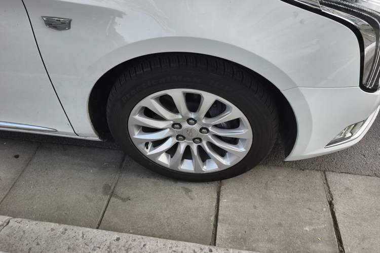 Used Cadillac XTS 2018 28T Luxury Edition Right Front Wheel Hub