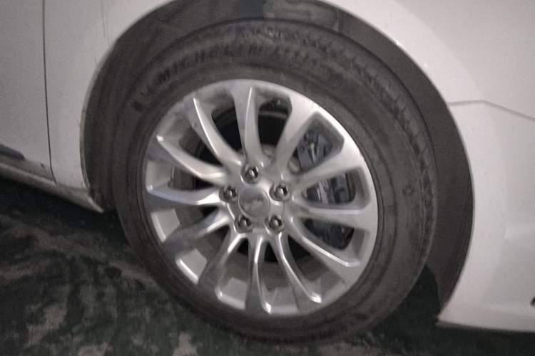 Used Cadillac XTS 2018 28T Luxury Edition Right Front Wheel Hub