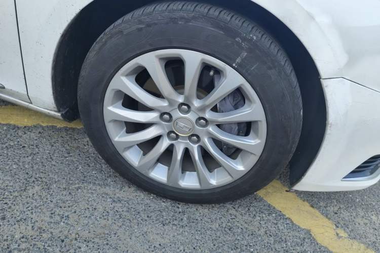 Used Cadillac XTS 2018 28T Tech Edition Right Front Wheel Hub