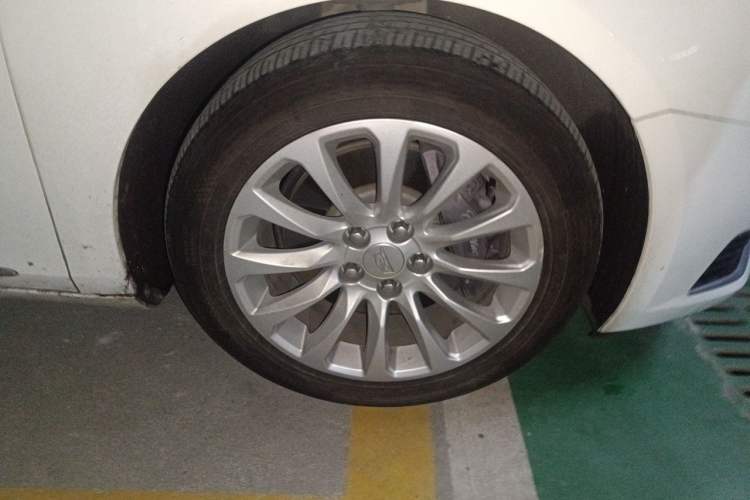 Used Cadillac XTS 2018 28T Tech Edition Right Front Wheel Hub