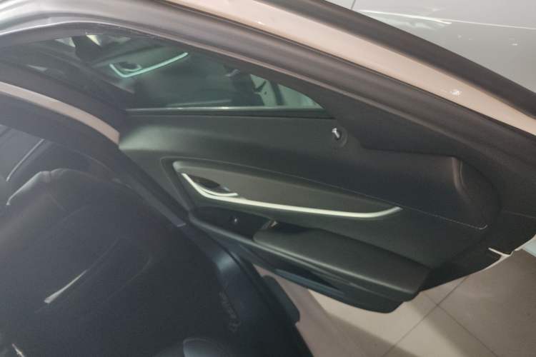 Used Cadillac XTS 2018 28T Tech Edition Right Rear Door Interior