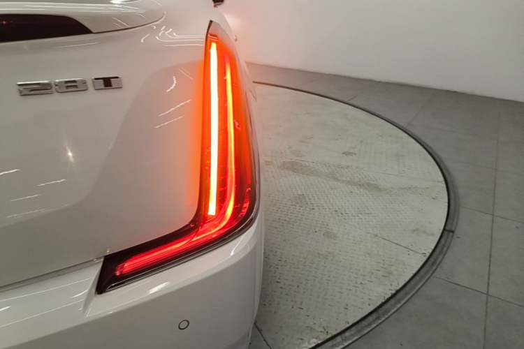 Used Cadillac XTS 2018 28T Tech Edition Right Rear Taillight