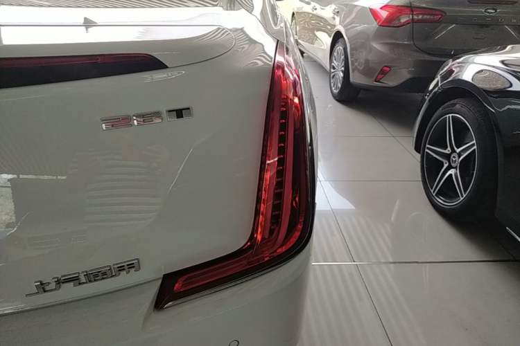 Used Cadillac XTS 2018 28T Tech Edition Right Rear Taillight