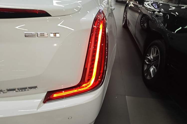 Used Cadillac XTS 2018 28T Tech Edition Right Rear Taillight