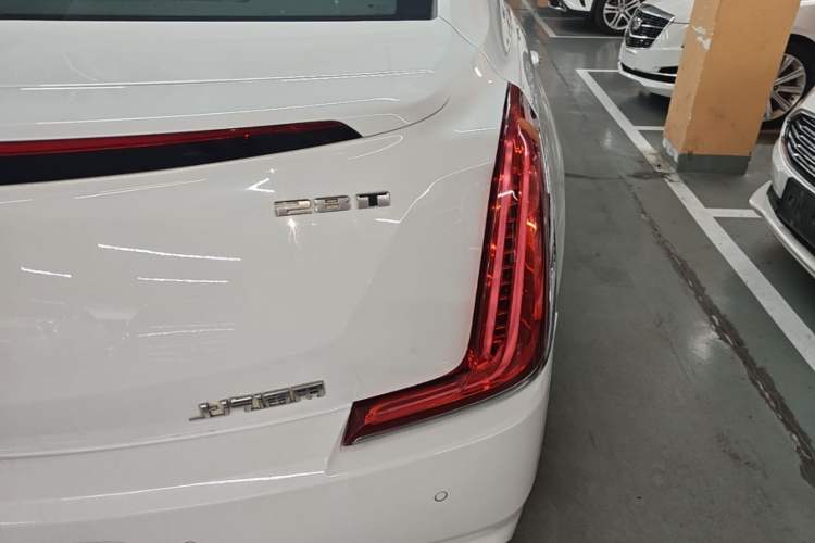 Used Cadillac XTS 2018 28T Tech Edition Right Rear Taillight