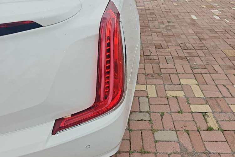 Used Cadillac XTS 2018 28T Tech Edition Right Rear Taillight