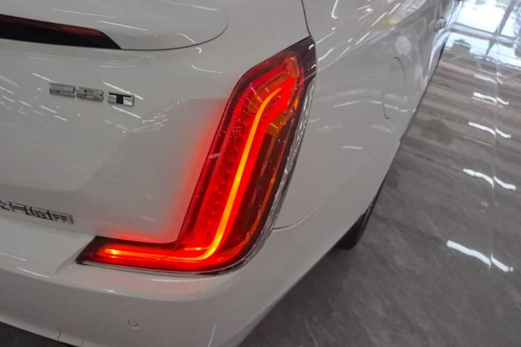 Used Cadillac XTS 2018 28T Tech Edition Right Rear Taillight