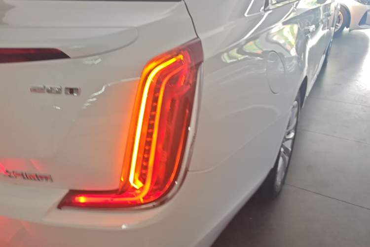 Used Cadillac XTS 2018 28T Tech Edition Right Rear Taillight