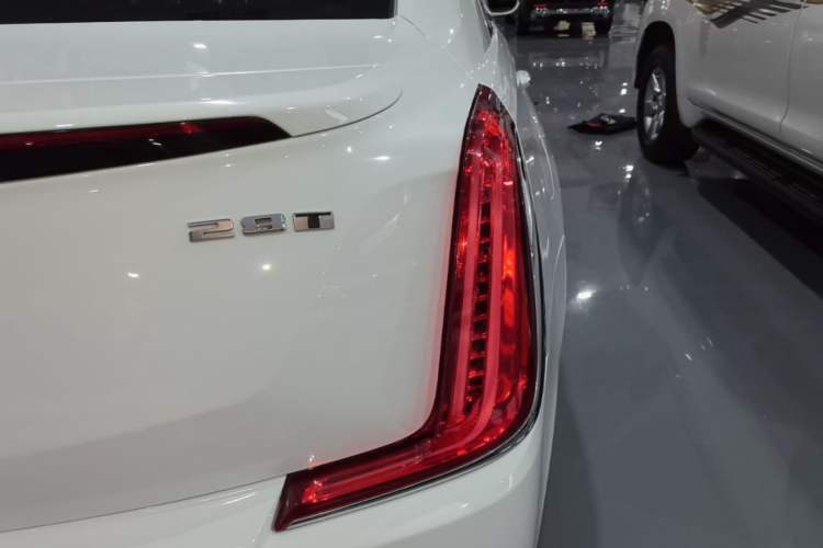 Used Cadillac XTS 2018 28T Tech Edition Right Rear Taillight