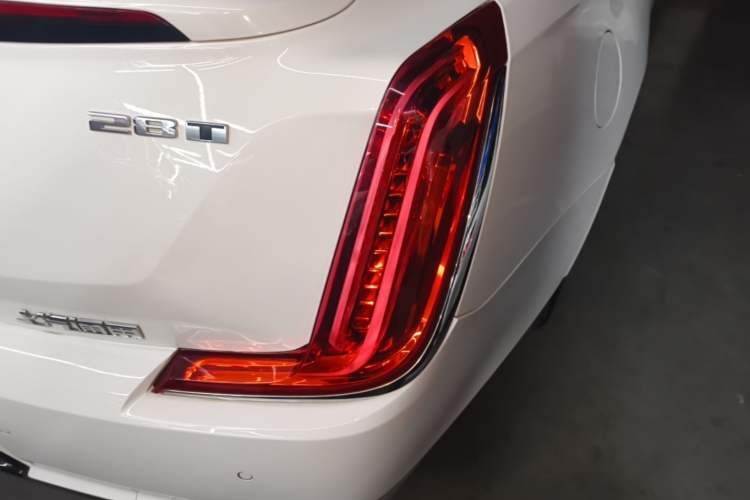 Used Cadillac XTS 2018 28T Tech Edition Right Rear Taillight