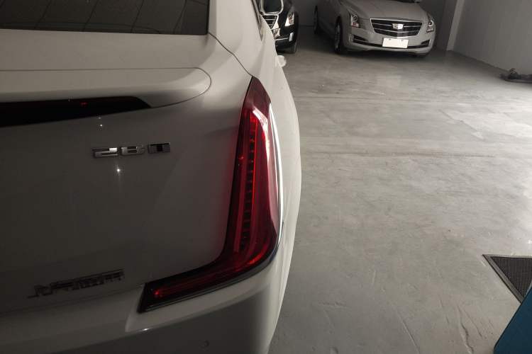 Used Cadillac XTS 2018 28T Tech Edition Right Rear Taillight